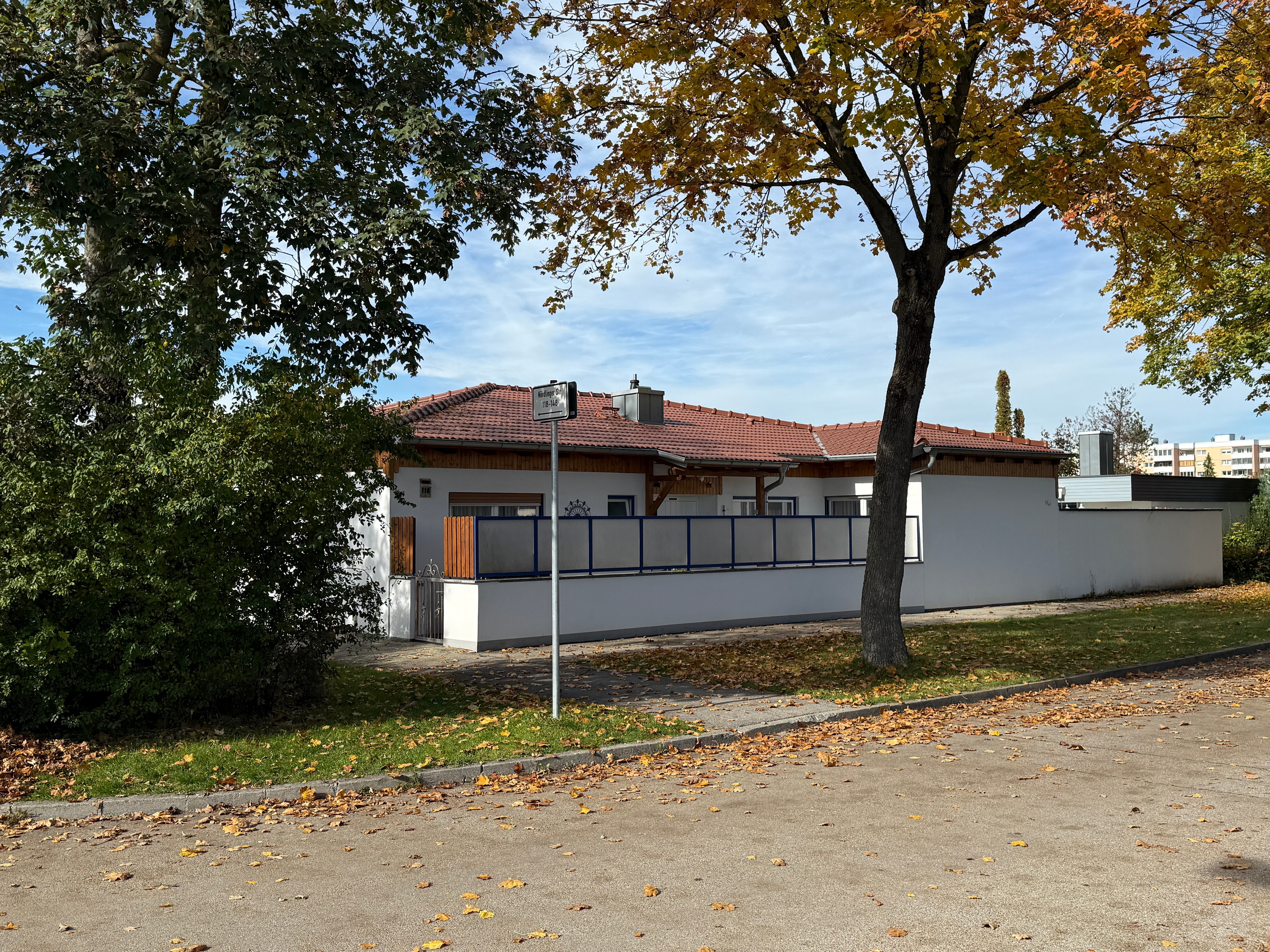 Bungalow zum Kauf 689.000 € 4 Zimmer 150 m²<br/>Wohnfläche 284 m²<br/>Grundstück 01.02.2025<br/>Verfügbarkeit Königsbrunn 86343