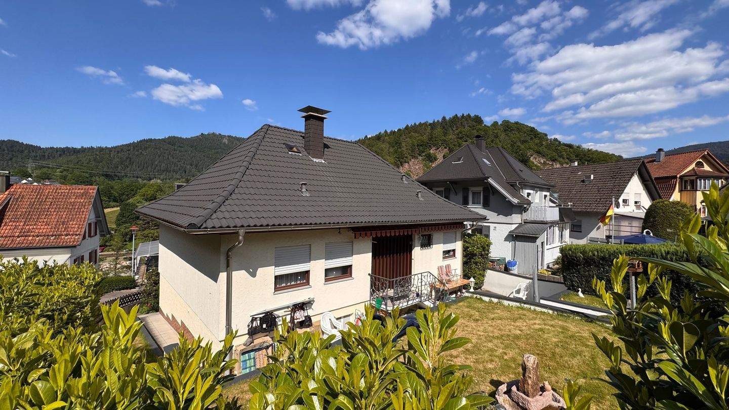 Immobilie in Weisenbach - Sehr ruhig gelegenes 5-Zimmer-Einfamilienhaus in Weisenbach - Bild 0