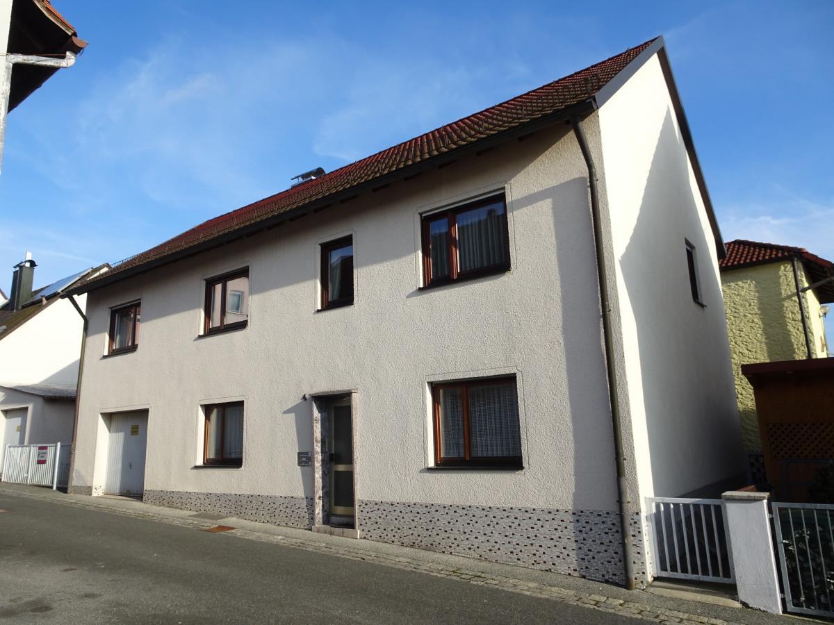 Einfamilienhaus zum Kauf 420.000 € 7 Zimmer 169 m²<br/>Wohnfläche 260 m²<br/>Grundstück ab sofort<br/>Verfügbarkeit Herzogenaurach 1 Herzogenaurach 91074