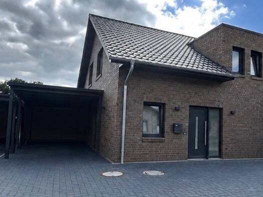 Wohnung zur Miete 1.270 € 5 Zimmer 128 m² 1. Geschoss frei ab 01.12.2026 Ramsloh Saterland 26683