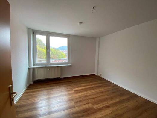 Wohnung zur Miete 325 € 2 Zimmer 54,3 m² 8. Geschoss Friedrich-König-Straße 11 Suhl 98527