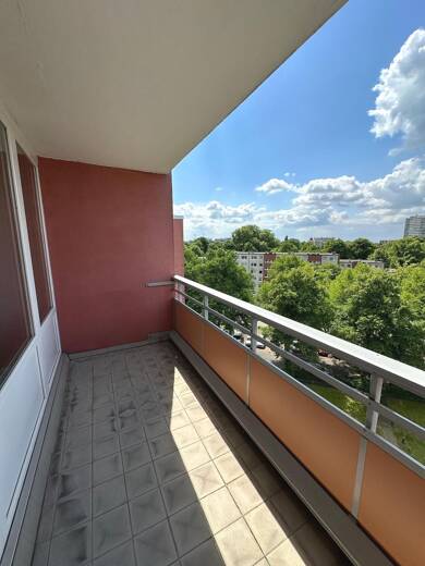 Wohnung zur Miete 425 € 2 Zimmer 58 m² Dachgeschoss, 8. Geschoss frei ab sofort Husemannstraße 7 Hochheide Duisburg 47198