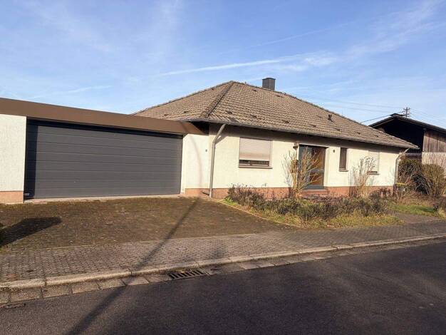 Bungalow zum Kauf provisionsfrei 299.000 € 8 Zimmer 222 m² 678 m² Grundstück An der Hümes 18 Berschweiler 66646