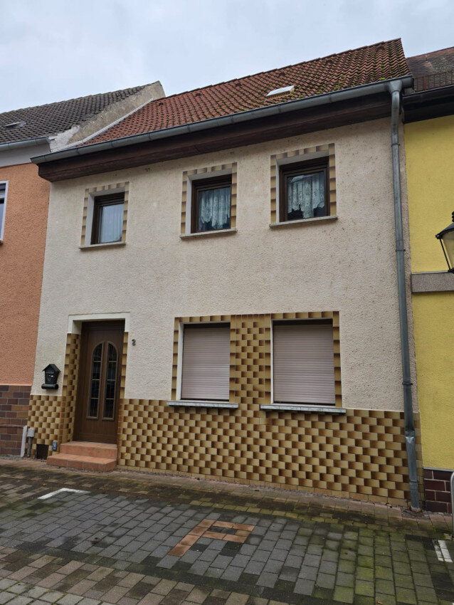 Reihenmittelhaus zum Kauf 58.000 € 3 Zimmer 90 m²<br/>Wohnfläche 150 m²<br/>Grundstück Jeßnitz Raguhn-Jeßnitz 06800