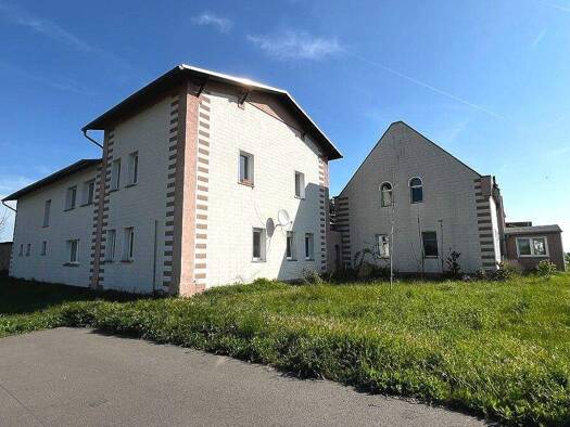 Mehrfamilienhaus zum Kauf 280.000 € 12 Zimmer 320 m² 3.894 m² Grundstück Stumsdorf Zörbig / Stumsdorf 06780