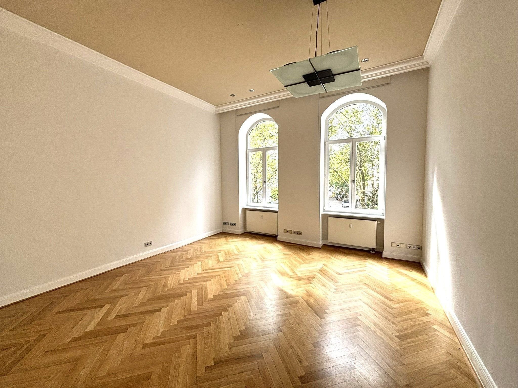 Wohnung zur Miete 2.700 € 5 Zimmer 168 m²<br/>Wohnfläche 1.<br/>Geschoss ab sofort<br/>Verfügbarkeit Luxemburgplatz Wiesbaden 65185