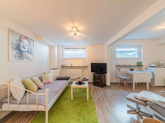 Studio zur Miete Wohnen auf Zeit 890 € 1 Zimmer 27 m² frei ab 01.04.2026 Hausen Frankfurt am Main 60488