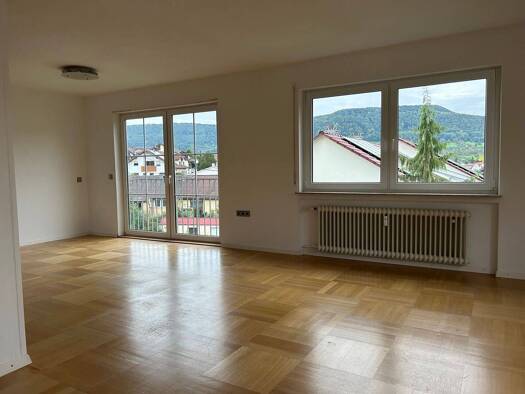Wohnung zur Miete 1.250 € 4 Zimmer 130 m² Geschoss 2/3 frei ab sofort Neuffen Neuffen 72639