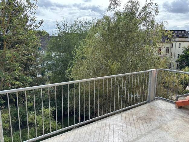 Wohnung zum Kauf 51.000 € 2 Zimmer 57,9 m² 2. Geschoss Robert-Müller-Straße 29 Bahnhofsvorstadt Zwickau 08056