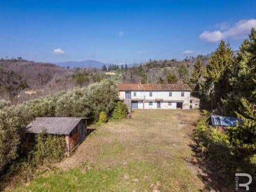 Bauernhaus zum Kauf 210.000 € 3 Zimmer 370 m² 40.000 m² Grundstück frei ab sofort Buggiano 51011
