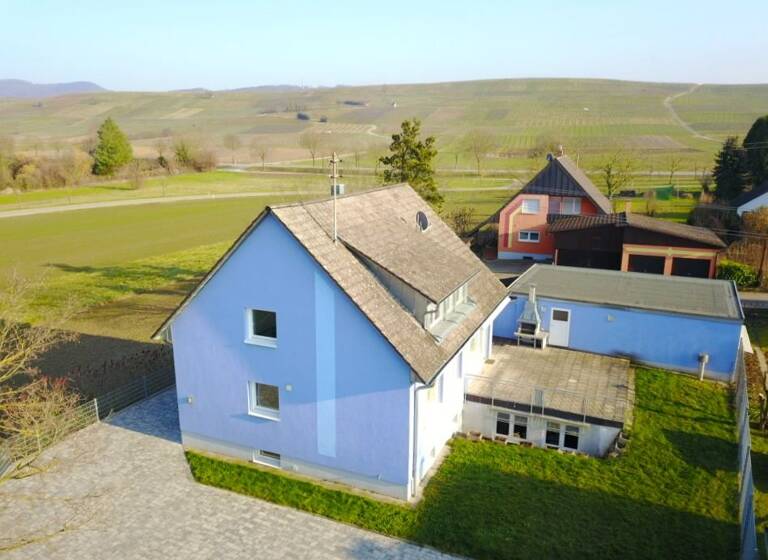 Haus zum Kauf 940.000 € 7 Zimmer 153,9 m²<br/>Wohnfläche 1.348 m²<br/>Grundstück ab sofort<br/>Verfügbarkeit Im Schanzacker 9 Scherzingen Ehrenkirchen 79238