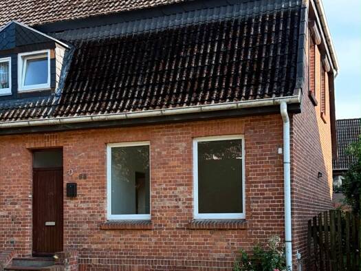 Doppelhaushälfte zur Miete 1.150 € 4 Zimmer 90 m² 324 m² Grundstück frei ab 01.11.2026 Lauenburg/Elbe 21481