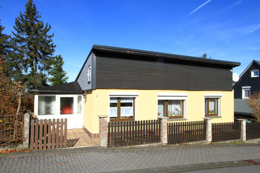 Bungalow zum Kauf 79.000 € 4 Zimmer 58,5 m²<br/>Wohnfläche 608 m²<br/>Grundstück ab sofort<br/>Verfügbarkeit Masserberg Masserberg 98666