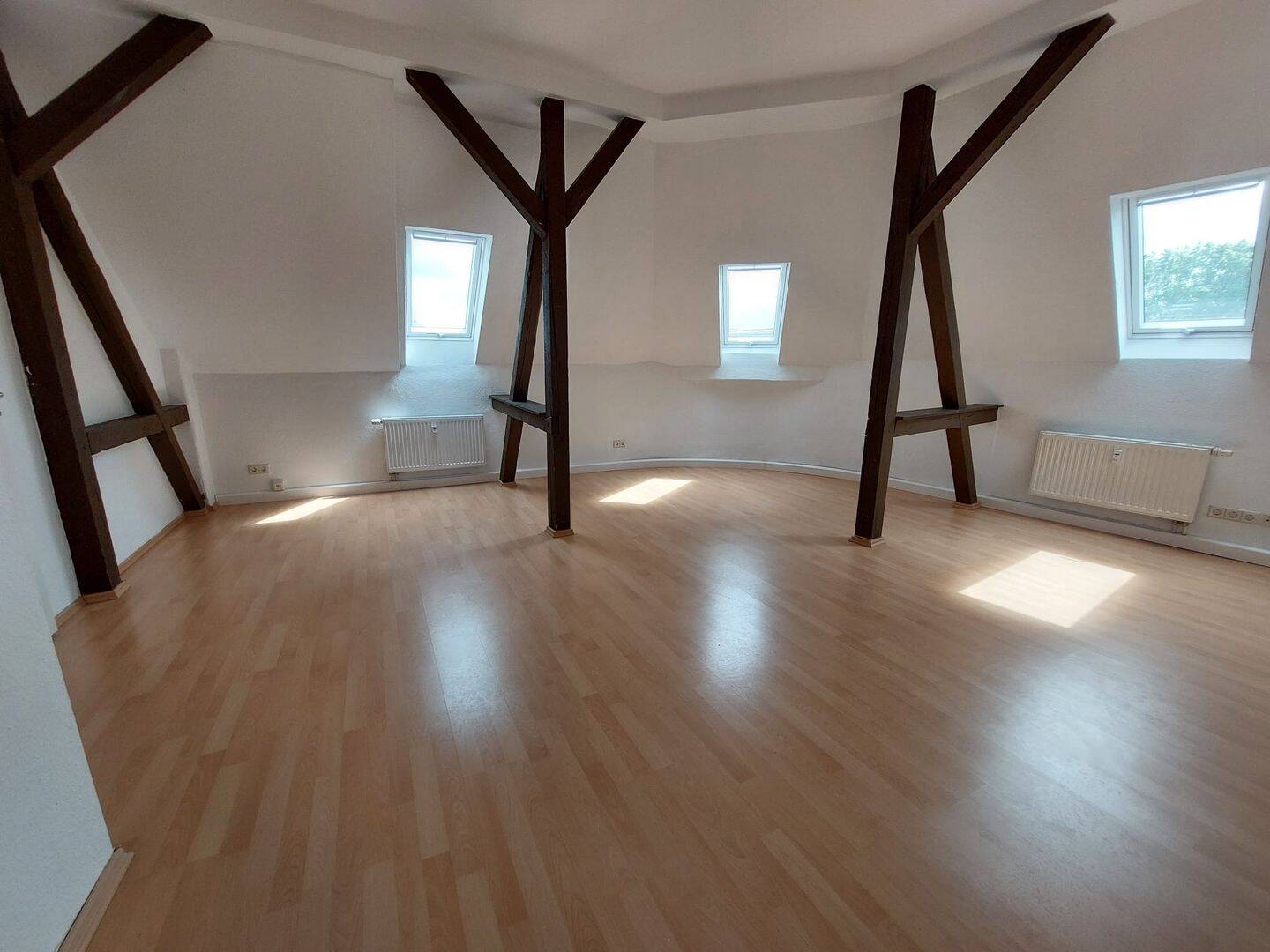Tolle 7-Raum-DG-Wohnung mit Balkon in Chemnitz-Kappel – Steinstr. 6, 9116 Chemnitz – Bild 1 von 25