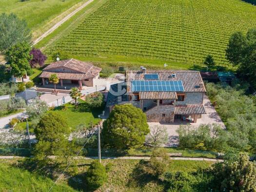 Haus zum Kauf 587.000 € 342 m² 2.560 m² Grundstück Perugia 06121