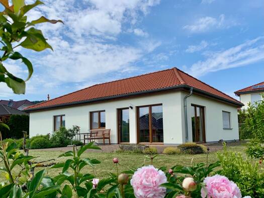Haus zur Miete 1.100 € 4 Zimmer 108 m² 722 m² Grundstück frei ab 01.08.2026 Adalbert-Geheeb-Straße 10 Geisa 36419