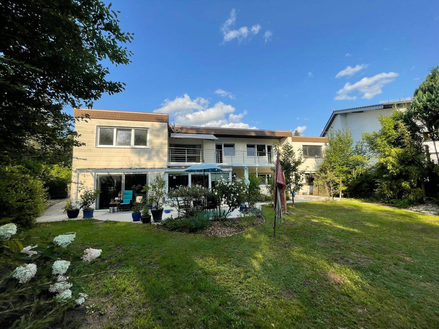 Immobilie in Sankt Ingbert - St. Ingbert - Rohrbach. Großer Bungalow am Waldrand in bevorzugter Lage  - Bild 1