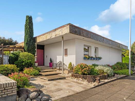 Bungalow zum Kauf 629.000 € 8 Zimmer 239 m² 918 m² Grundstück frei ab 01.01.2026 Hackenbroich Dormagen 41540