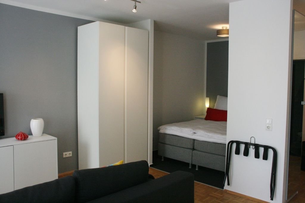 Wohnung zur Miete Wohnen auf Zeit 1.098 € 1 Zimmer 40 m²<br/>Wohnfläche 01.04.2025<br/>Verfügbarkeit Steinkribbenstraße Benrath Düsseldorf 40597