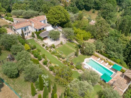 Einfamilienhaus zum Kauf 9 Zimmer 295 m² 15.900 m² Grundstück OPIO 06650