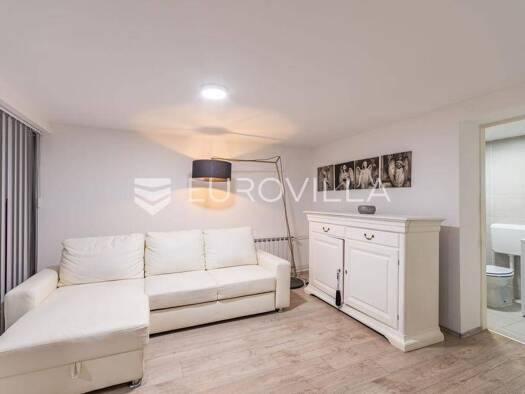 Wohnung zur Miete 800 € 2 Zimmer 36,5 m² Centar Varaždin 42000
