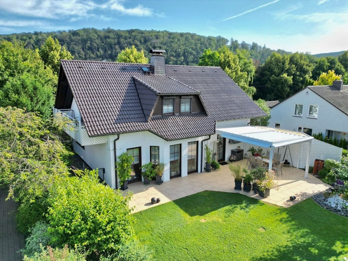 Einfamilienhaus zum Kauf 586.000 € 6 Zimmer 222 m²<br/>Wohnfläche 537 m²<br/>Grundstück Fuldablick 21 Sandershausen Niestetal 34266