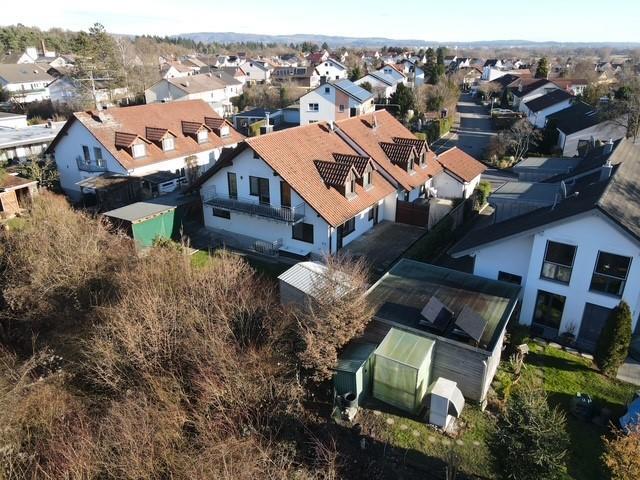 Mehrfamilienhaus zum Kauf 590.000 € 7 Zimmer 151,4 m²<br/>Wohnfläche 284 m²<br/>Grundstück ab sofort<br/>Verfügbarkeit Überlingen am Ried 86 Singen-Überlingen a. Ried 78224