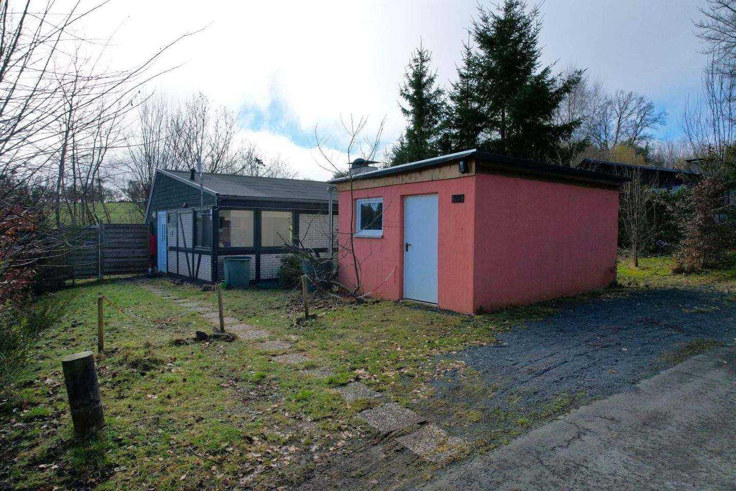 Immobilie in Gerolstein - Gut gepflegter, ruhig gelegener Ferienbungalow mit Terrasse und Gartenhaus in Gerolstein-Hinterhausen - Bild 4