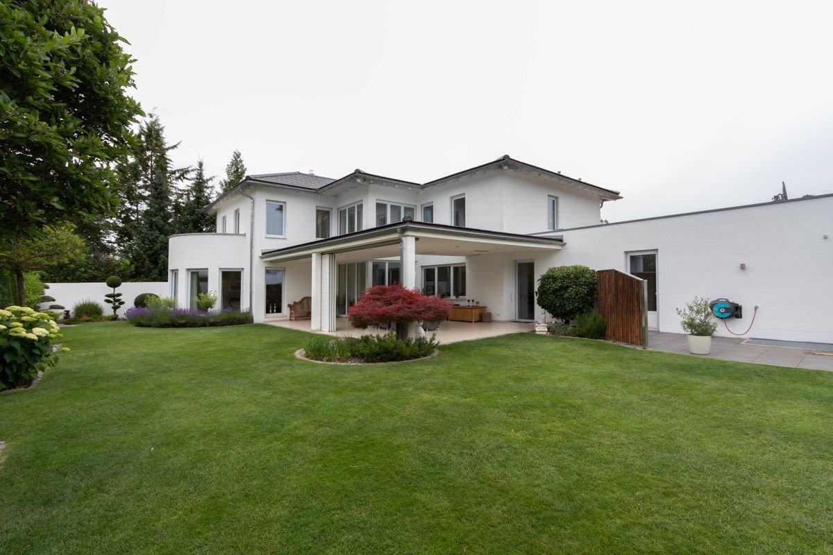 Villa zum Kauf 2.850.000 € 6 Zimmer 323,4 m²<br/>Wohnfläche 941 m²<br/>Grundstück Gerolfinger Straße Ingolstadt 85049