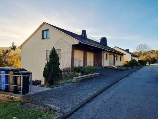 Einfamilienhaus zum Kauf 275.000 € 8 Zimmer 180 m² 800 m² Grundstück Beilstein Greifenstein 35753