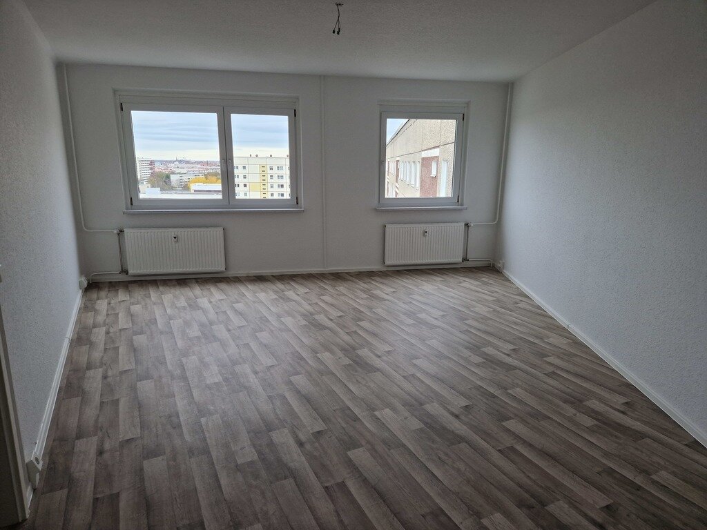 Wohnung zur Miete nur mit Wohnberechtigungsschein 469 € 3 Zimmer 82,2 m²<br/>Wohnfläche 7.<br/>Geschoss 01.12.2024<br/>Verfügbarkeit Breisgaustr. 37 Grünau - Mitte Leipzig 04209