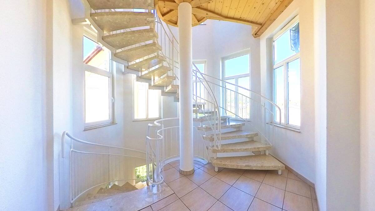 Property thumbnail 8