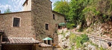 Einfamilienhaus zum Kauf 1.100.000 € 8 Zimmer 380 m² 28.000 m² Grundstück San Gimignano 53037