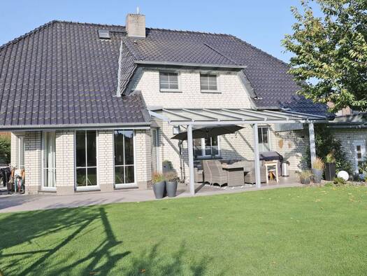 Mehrfamilienhaus zum Kauf 785.000 € 9 Zimmer 274 m² 1.022 m² Grundstück Gifhorn Gifhorn 38518
