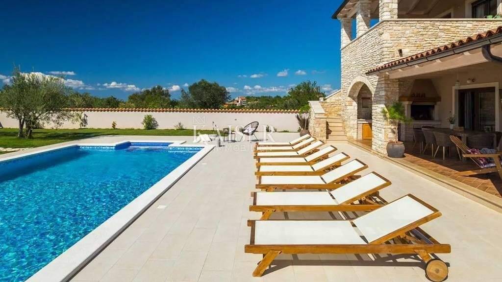 Haus zum Kauf 1.200.000 € 6 Zimmer 280 m² Marcana Centar, Loborika