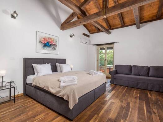 Haus zum Kauf 650.000 € 3 Zimmer 300 m² Tinjan