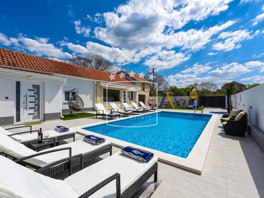 Einfamilienhaus zum Kauf 980.000 € 4 Zimmer 176 m² 451 m² Grundstück Zadar 23000