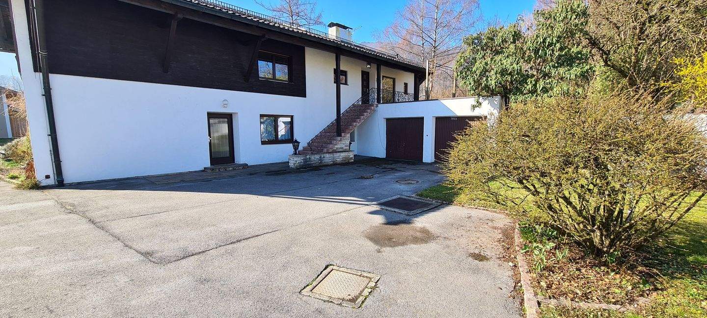 Immobilie in Aschau im Chiemgau - Geräumiges Familienhaus mit Balkon und zwei Terrassen in Aschau im Chiemgau - Bild 1