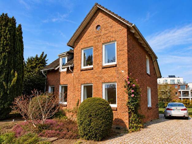 Villa zum Kauf provisionsfrei 599.500 € 8 Zimmer 136 m² 408 m² Grundstück Teichstraße 7 Wentorf bei Hamburg 21465