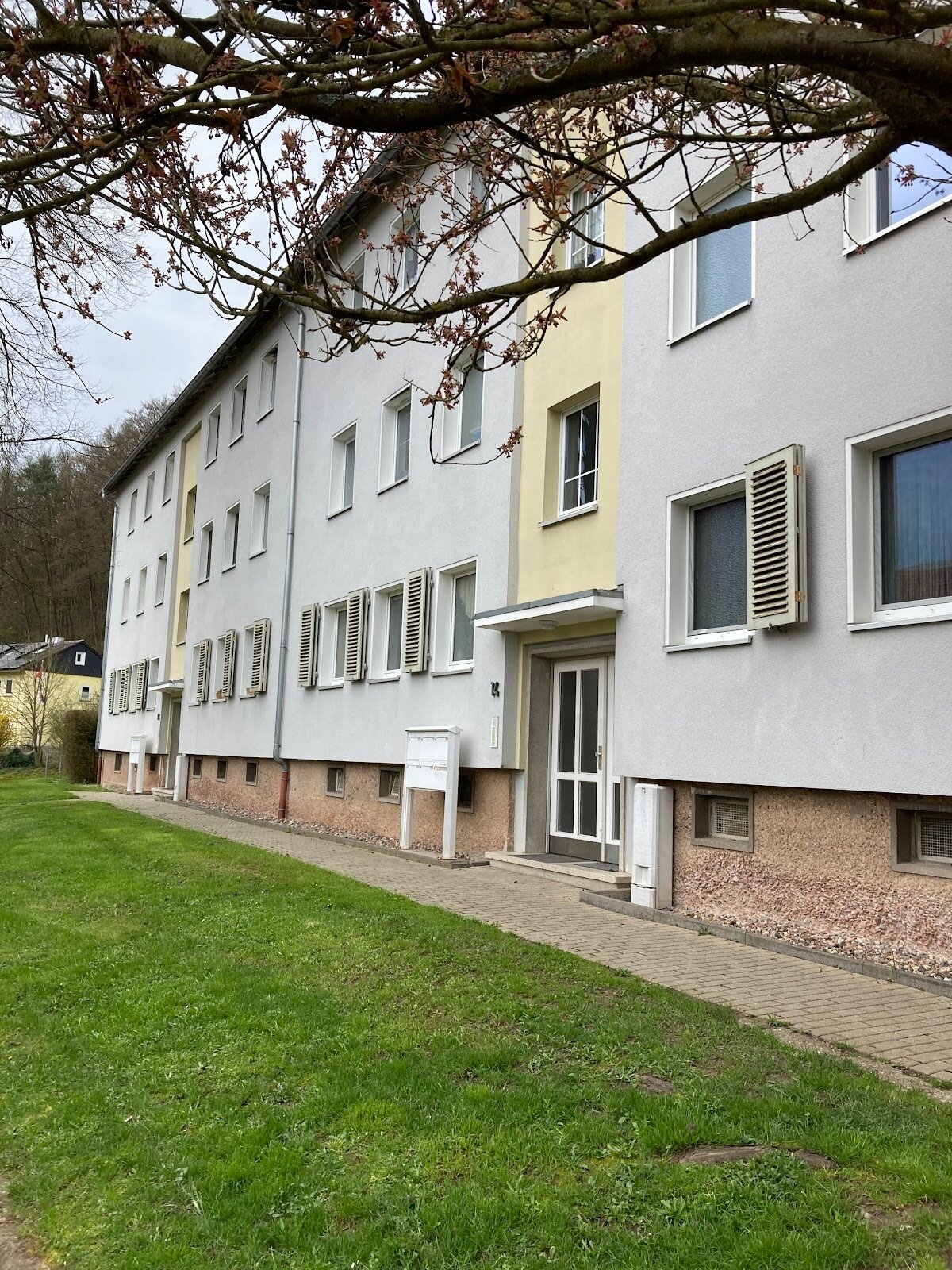 Wohnung zur Miete 494 € 3 Zimmer 68,7 m²<br/>Wohnfläche 1.<br/>Geschoss 01.12.2024<br/>Verfügbarkeit Im Zellersgrund 14 Bad Hersfeld Bad Hersfeld 36251