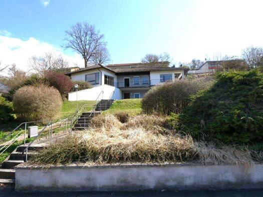 Einfamilienhaus zum Kauf 275.000 € 8 Zimmer 213 m² 1.853 m² Grundstück Weitramsdorf 96479