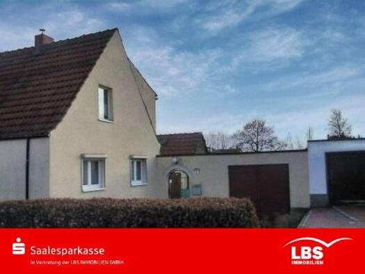 Doppelhaushälfte zum Kauf 165.000 € 4 Zimmer 90 m² 688 m² Grundstück Diemitz Ost 06116