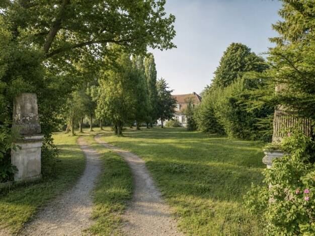 Villa zum Kauf 700.000 € 15 Zimmer 590 m² 26.787 m² Grundstück Luisenhof 3 Neuenkirchen Neuenkirchen 17039