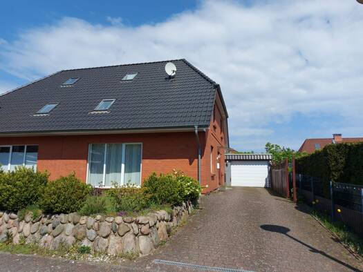 Doppelhaushälfte zur Miete 1.400 € 4 Zimmer 121 m² 397 m² Grundstück frei ab 01.10.2026 Busdorf 24866