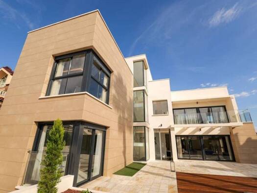 Haus zum Kauf 1.630.000 € 430 m² 696 m² Grundstück Torrevieja 03180