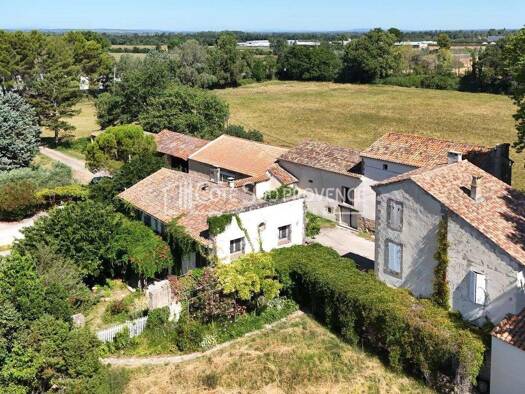 Haus zum Kauf 997.000 € 750 m² Secteur Sud Pernes-les-Fontaines 84210