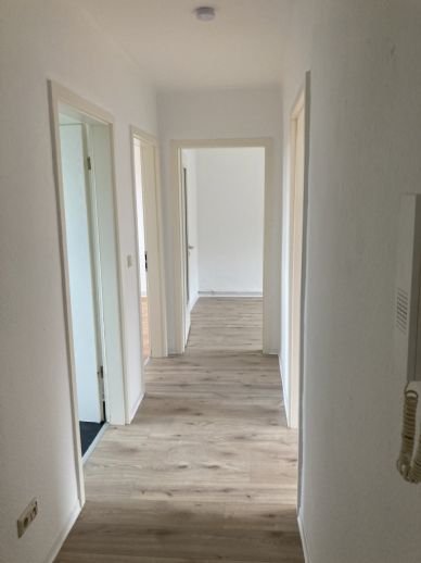 Wohnung zur Miete 395 € 3 Zimmer 58 m²<br/>Wohnfläche 2.<br/>Geschoss ab sofort<br/>Verfügbarkeit Kieler Straße Innenstadt Wilhelmshaven 26382