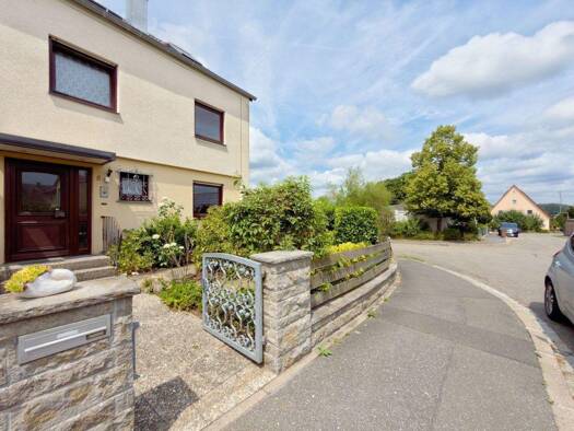 Doppelhaushälfte zum Kauf 469.000 € 1 Zimmer 124,4 m² 348 m² Grundstück frei ab sofort Anwanden Zirndorf 90513