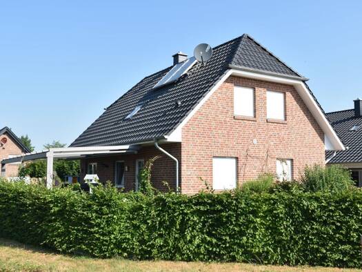 Einfamilienhaus zum Kauf provisionsfrei 425.500 € 4 Zimmer 121 m² 681 m² Grundstück frei ab 01.04.2026 Cappeln Cappeln (Oldenburg) 49692