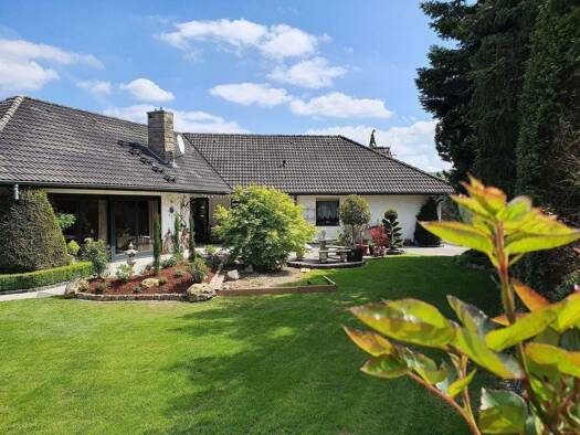 Einfamilienhaus zur Versteigerung 425.000 € 8 Zimmer 226 m² 1.493 m² Grundstück frei ab 01.04.2026 Großentaft Eiterfeld 36132